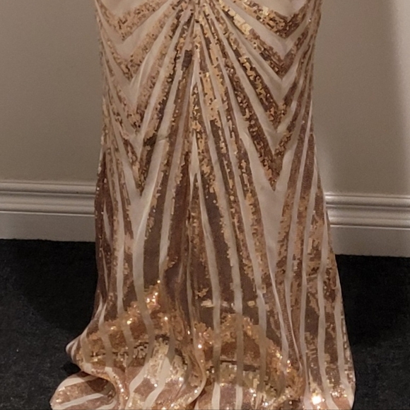 Cream V neck long dress with sequins - Picture 3 of 9